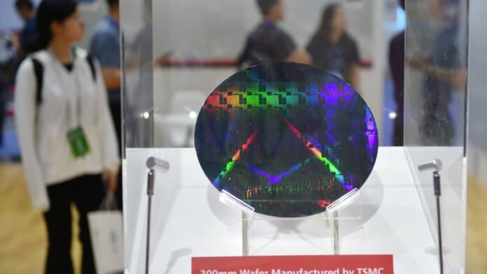US-makes-it-harder-for-TSMC-SK-Hynix-Samsung-to.jpeg