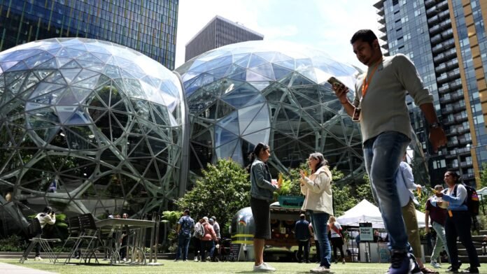 Amazon-laying-off-about-14000-corporate-workers.jpeg